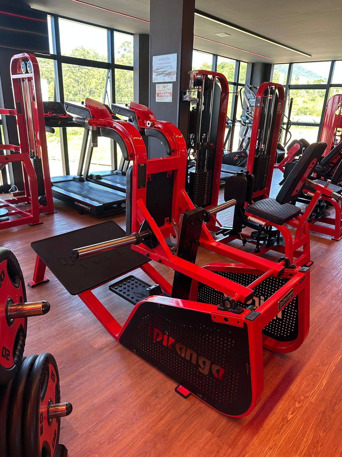 AGACHAMENTO TOTAL V-SQUAT
